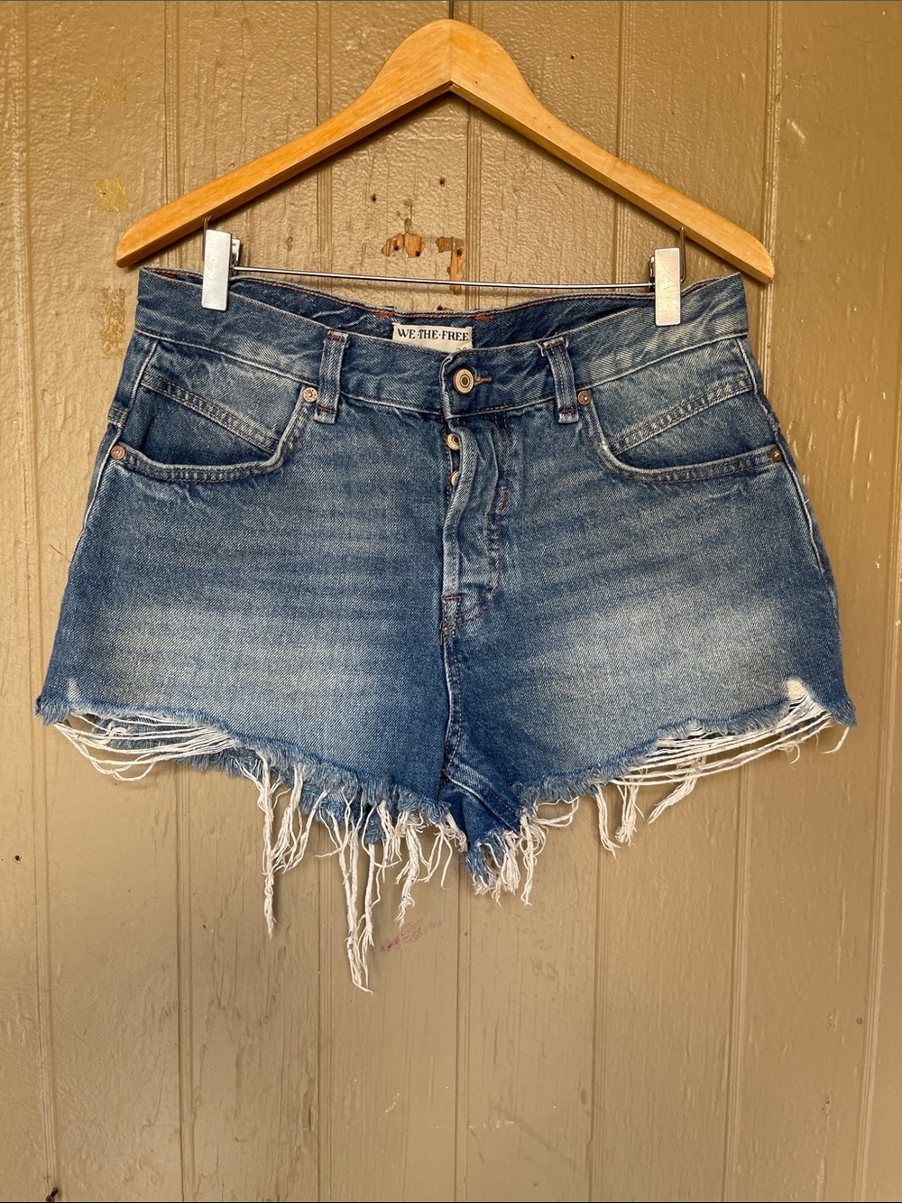Free People We The Free Medium Blue Distressed Frayed Hem Denim Shorts Size 29